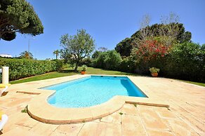 A Stylish Villa With a Private Pool, Short Drive From the Centre, Free