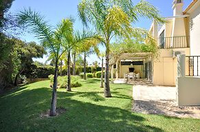 A Stylish Villa With a Private Pool, Short Drive From the Centre, Free