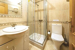 A Stylish Villa With a Private Pool, Short Drive From the Centre, Free