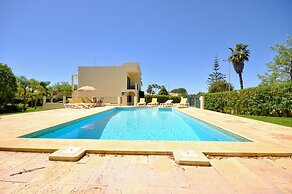 A Stylish Villa With a Private Pool, Short Drive From the Centre, Free