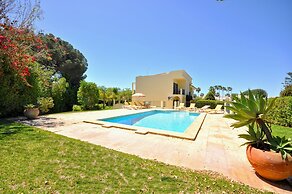 A Stylish Villa With a Private Pool, Short Drive From the Centre, Free