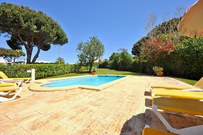 A Stylish Villa With a Private Pool, Short Drive From the Centre, Free