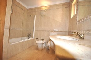 A Stylish Villa With a Private Pool, Short Drive From the Centre, Free
