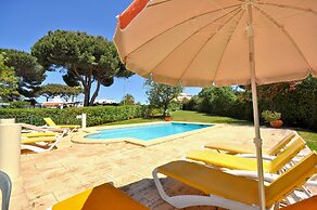 A Stylish Villa With a Private Pool, Short Drive From the Centre, Free