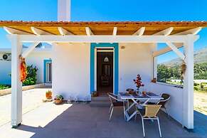 Emmanuela House With Garden and sea View- Triopetra