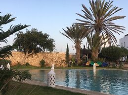 Guest House 12 People, 5 Bedrooms, Overnight or Full Rental