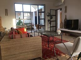 Guest House 12 People, 5 Bedrooms, Overnight or Full Rental