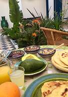 Guest House 12 People, 5 Bedrooms, Overnight or Full Rental