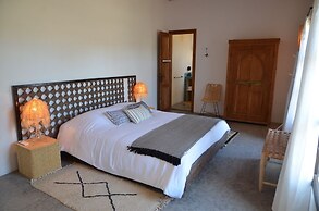 Guest House 12 People, 5 Bedrooms, Overnight or Full Rental