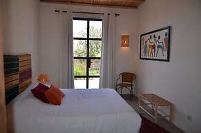 Guest House 12 People, 5 Bedrooms, Overnight or Full Rental