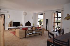 Guest House 12 People, 5 Bedrooms, Overnight or Full Rental