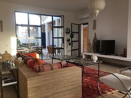 Guest House 12 People, 5 Bedrooms, Overnight or Full Rental