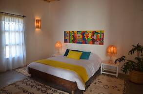 Guest House 12 People, 5 Bedrooms, Overnight or Full Rental