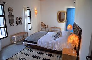 Guest House 12 People, 5 Bedrooms, Overnight or Full Rental