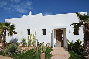 Guest House 12 People, 5 Bedrooms, Overnight or Full Rental