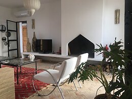 Guest House 12 People, 5 Bedrooms, Overnight or Full Rental