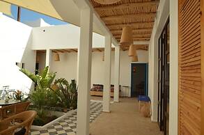 Guest House 12 People, 5 Bedrooms, Overnight or Full Rental