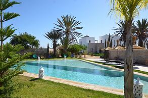 Guest House 12 People, 5 Bedrooms, Overnight or Full Rental