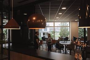 Holiday Inn - the niu, Tab Dusseldorf Main Station by IHG