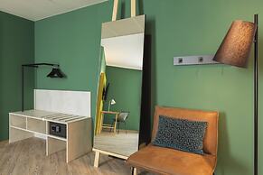 Holiday Inn - the niu, Tab Dusseldorf Main Station by IHG