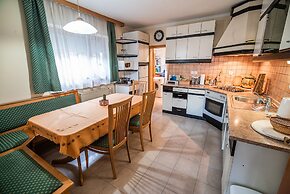 Three Bedroom Apartment Ana With hot tub