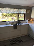 Remarkable 2-bed Cottage in Tranquil Setting