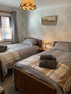 Remarkable 2-bed Cottage in Tranquil Setting