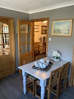 Remarkable 2-bed Cottage in Tranquil Setting