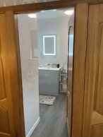 Remarkable 2-bed Cottage in Tranquil Setting