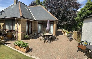 Remarkable 2-bed Cottage in Tranquil Setting