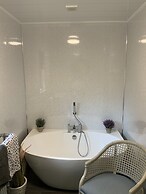 Remarkable 2-bed Cottage in Tranquil Setting