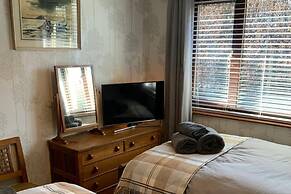 Remarkable 2-bed Cottage in Tranquil Setting