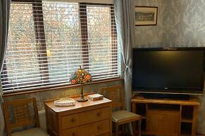 Remarkable 2-bed Cottage in Tranquil Setting