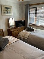 Remarkable 2-bed Cottage in Tranquil Setting