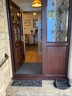 Remarkable 2-bed Cottage in Tranquil Setting