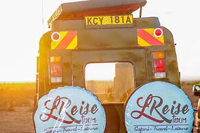 Amanya 2-rooms Lioness Family