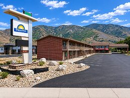Days Inn by Wyndham Lake Point