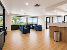 Days Inn by Wyndham Lake Point