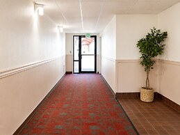 Days Inn by Wyndham Lake Point