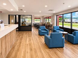 Days Inn by Wyndham Lake Point
