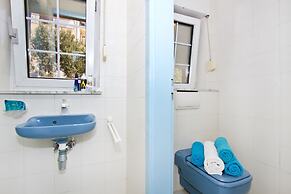 Luxury apt w Pool, 3 Balconies, Terrace & sea View