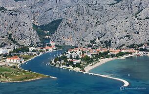 Luxury apt w Pool, 3 Balconies, Terrace & sea View