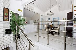 Luxury apt w Pool, 3 Balconies, Terrace & sea View