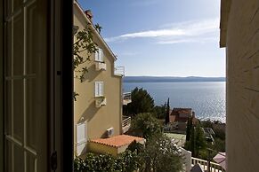 Luxury apt w Pool, 3 Balconies, Terrace & sea View