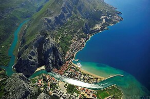 Luxury apt w Pool, 3 Balconies, Terrace & sea View