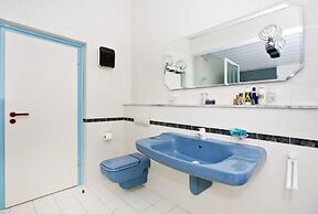 Luxury apt w Pool, 3 Balconies, Terrace & sea View