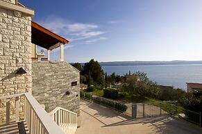 Luxury apt w Pool, 3 Balconies, Terrace & sea View