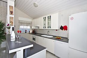 Luxury apt w Pool, 3 Balconies, Terrace & sea View