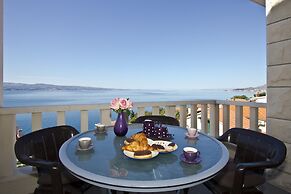 Luxury apt w Pool, 3 Balconies, Terrace & sea View