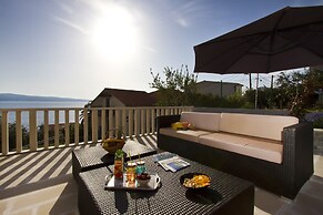 Luxury Apartment With Pool, Large Patio & sea View